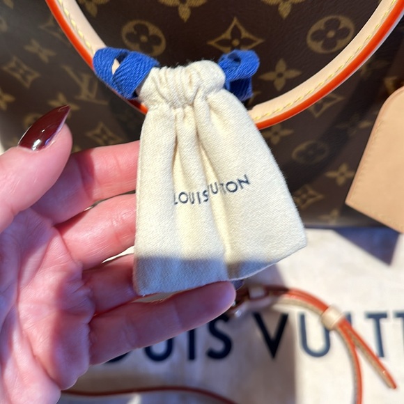 BRAND NEW NEVER WORN Louis Vuitton Brown Monogram Grand Palais handbag - Picture 5 of 10